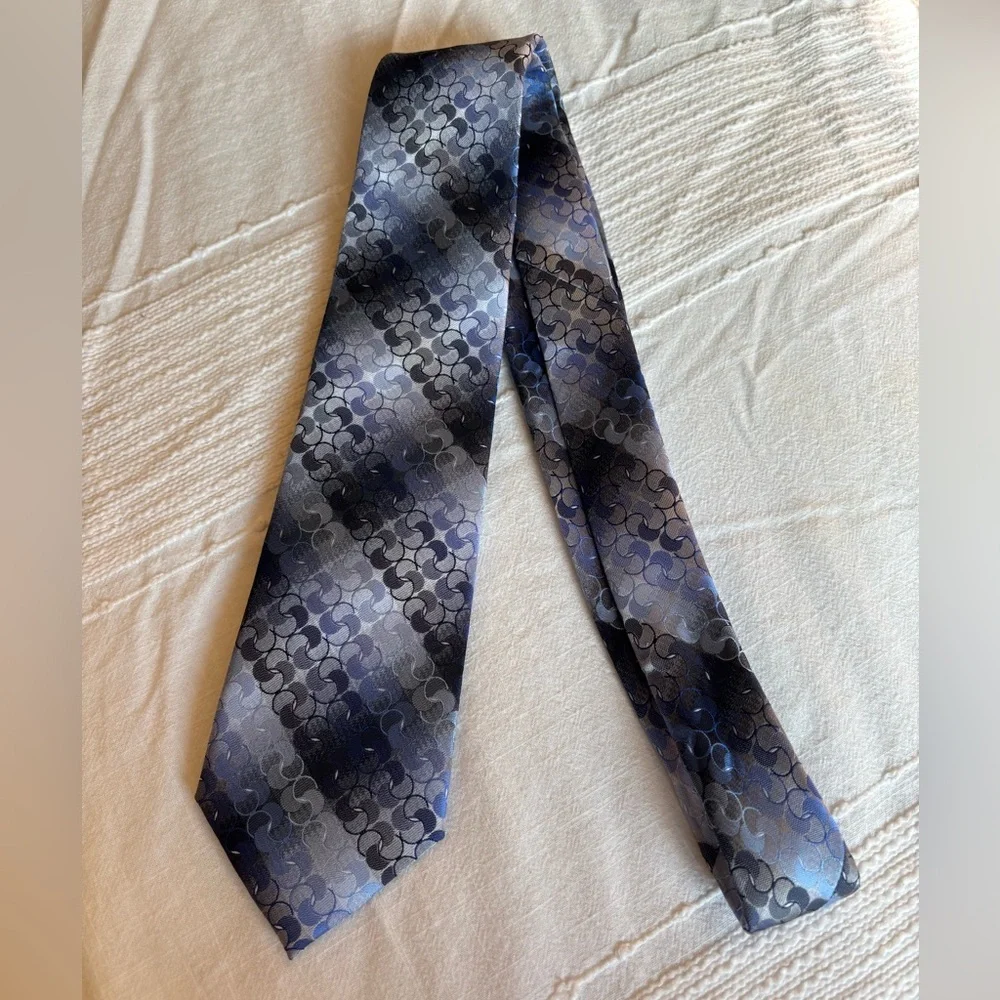 2/$20 Van Heusen Shades of Blue 100% Polyester Men's Necktie - Picture 2 of 6